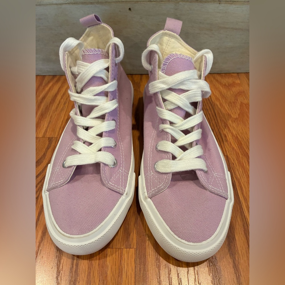 Lavender Canvas High Top Sneakers US Youth size 5/Women’s 6.5/EU 37